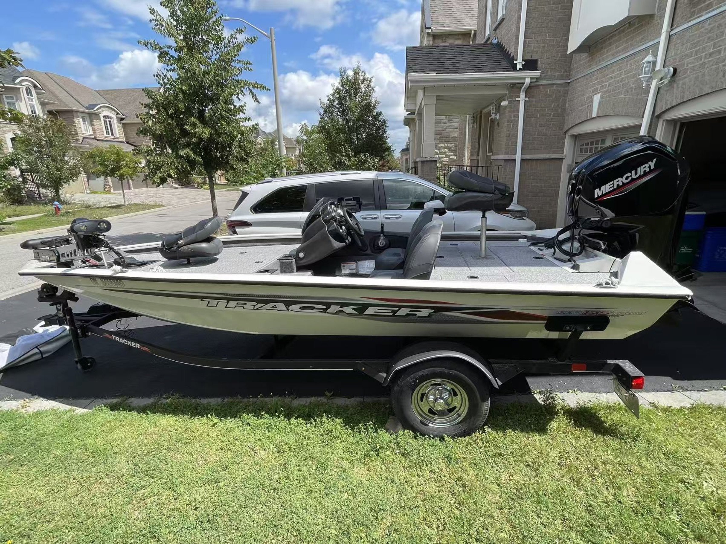 2023 Tracker Pro Team 175 TXW full side view on trailer