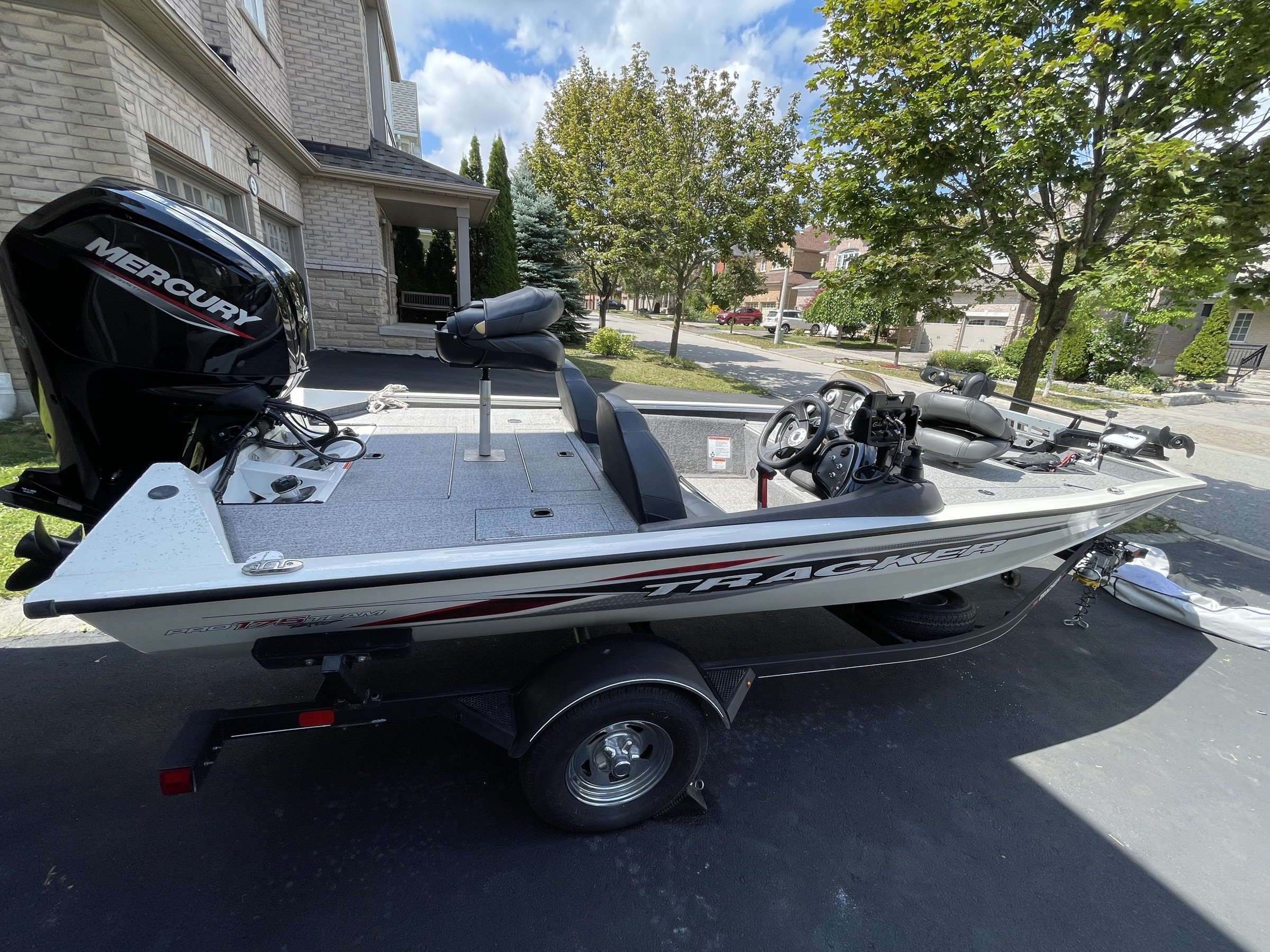 Rear quarter view showing Mercury 75 HP and open deck